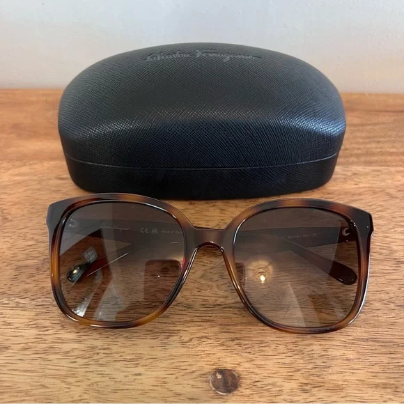 NWT FERRAGAMO 56mm Square Sunglasses - Picture 2 of 14